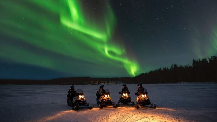 Snowmobile Photography Trip to the Aurora from Rovaniemi (4/5)
