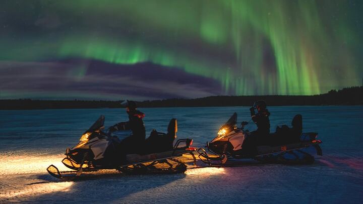 Snowmobile Photography Trip to the Aurora from Rovaniemi (3/5)