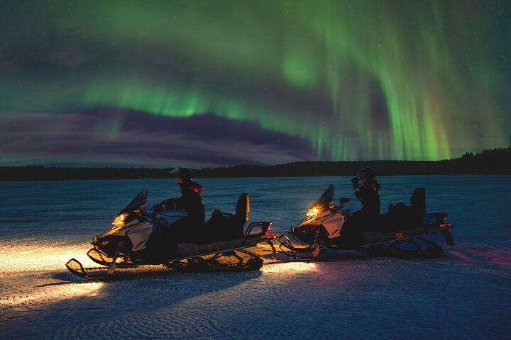 Snowmobile Photography Trip to the Aurora from Rovaniemi (3/5)
