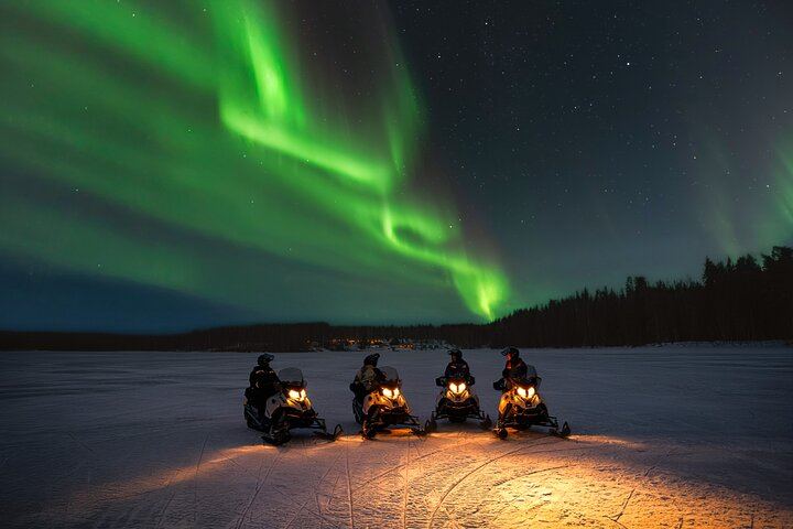 Snowmobile Photography Trip to the Aurora from Rovaniemi (4/5)