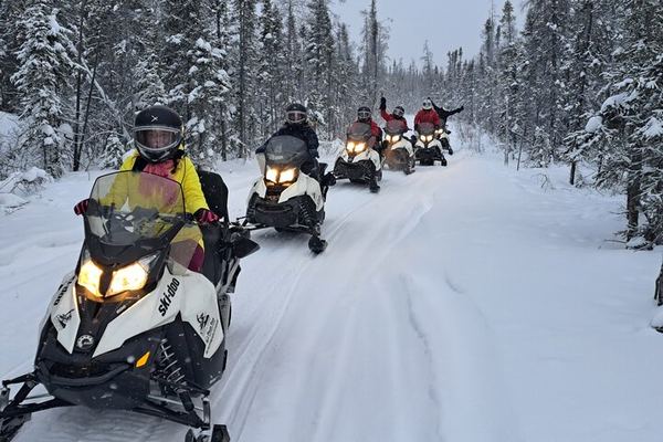 Yellowknife Winter Package: 5 Days, 4 Nights of Aurora and Day Trips