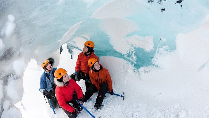 Randonnée sur le glacier de Sólheimajökull et observation des aurores boréales au départ de Reykjavík, en explorant la côte sud (3/12)