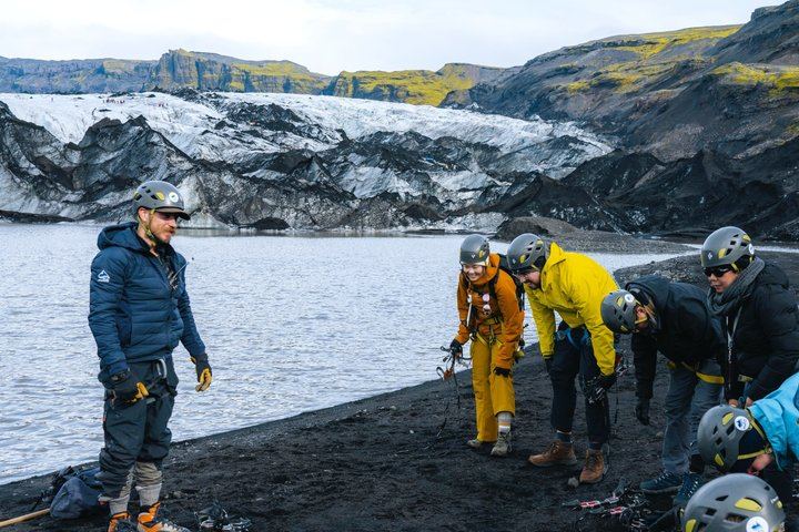 Randonnée sur le glacier de Sólheimajökull et observation des aurores boréales au départ de Reykjavík, en explorant la côte sud (8/12)