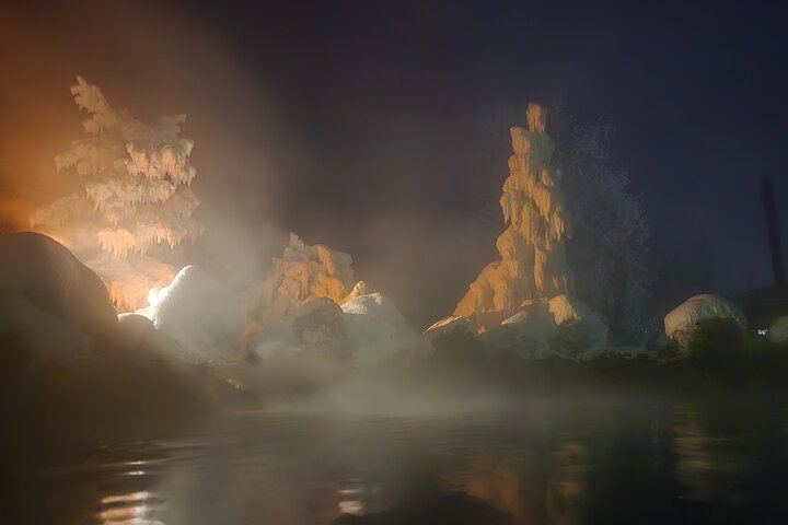 Chena Hot Springs Guided Night with Ice Museum and Aurora Photos (8/12)