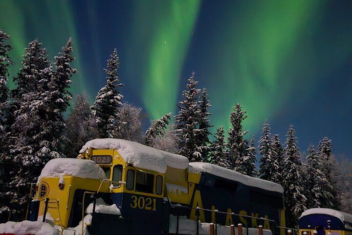 Chena Hot Springs Guided Night with Ice Museum and Aurora Photos (3/12)