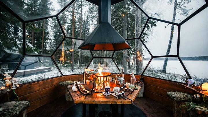 Das Arctic Conservatory: Ein privates Abendessen am Seeufer und eine Schneemobil-Safari (2/12)