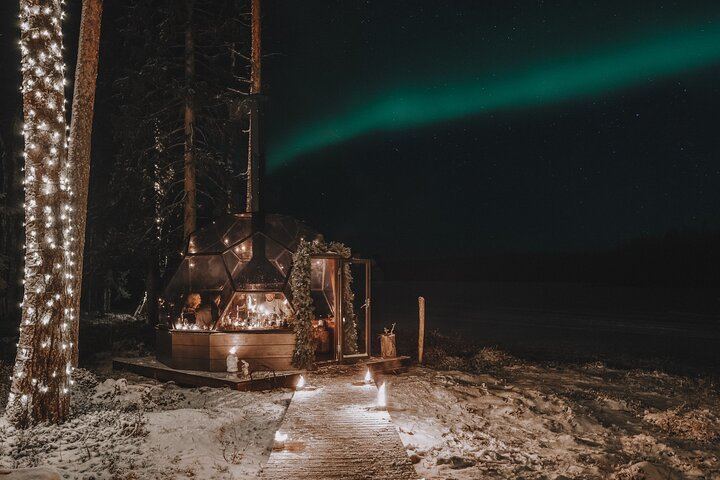 Aurora Gastronomy: Gourmet Glass Igloo Dinner and Snowmobile Safari (2/12)