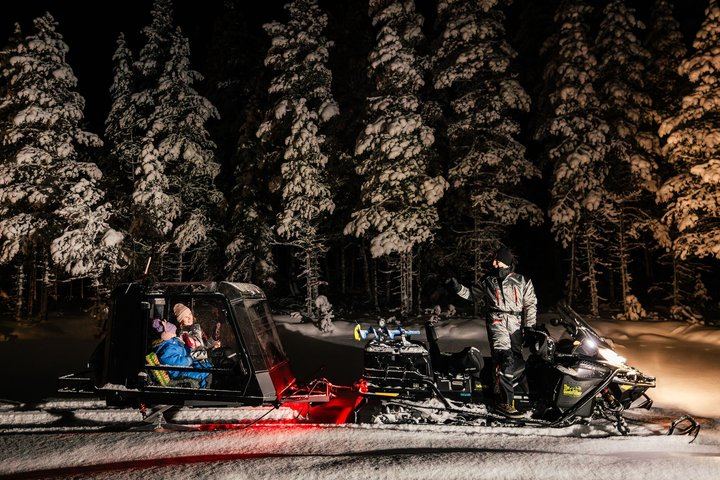 Aurora Gastronomy: Gourmet Glass Igloo Dinner and Snowmobile Safari (5/12)