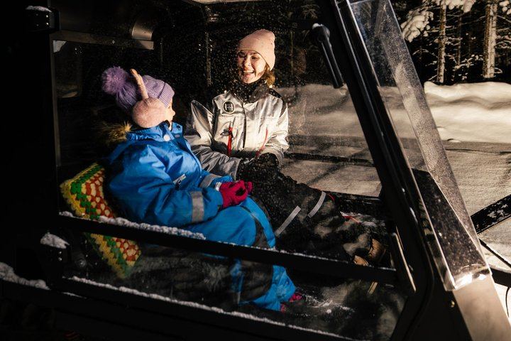 Aurora Gastronomy: Gourmet Glass Igloo Dinner and Snowmobile Safari (10/12)