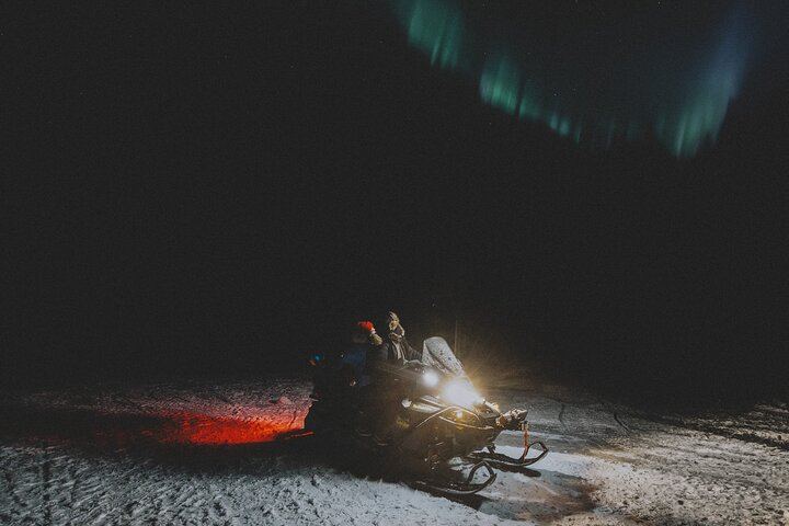 Aurora Gastronomy: Gourmet Glass Igloo Dinner and Snowmobile Safari (3/12)