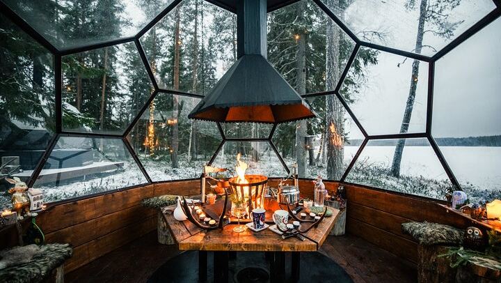 Aurora Gastronomy: Gourmet Glass Igloo Dinner and Snowmobile Safari (1/12)