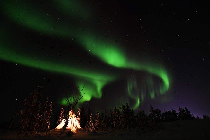Yellowknife Aurora Camp with Heated Site and Free Photography (11/12)