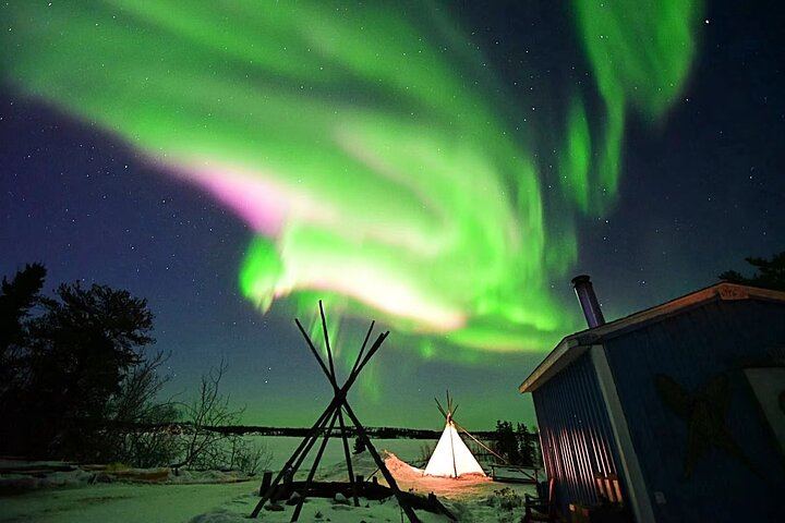 Yellowknife Aurora Camp with Heated Site and Free Photography (1/12)