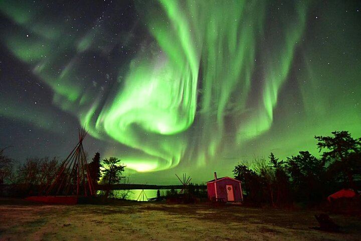 Yellowknife Aurora Camp with Heated Site and Free Photography (2/12)