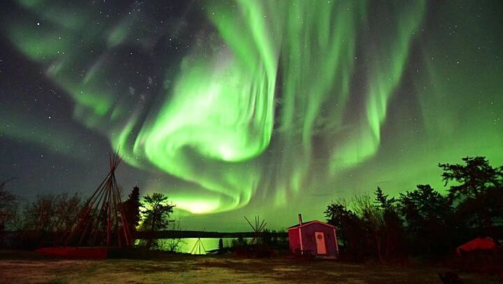 Yellowknife Aurora Camp with Heated Site and Free Photography (2/12)