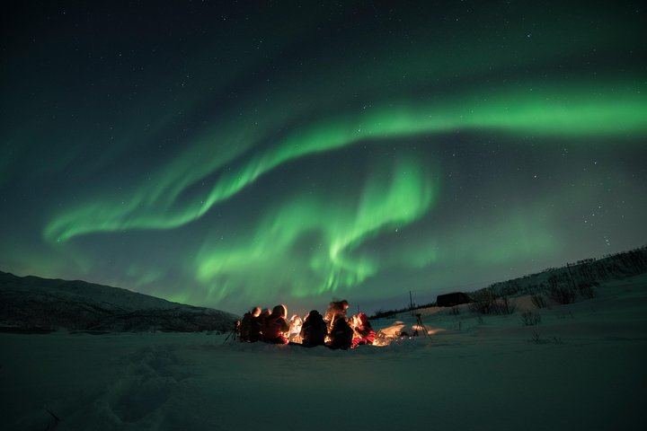 Chasse aux aurores à Tromsø, avec feu de joie, repas chaud, combinaison thermique et photos (2/12)