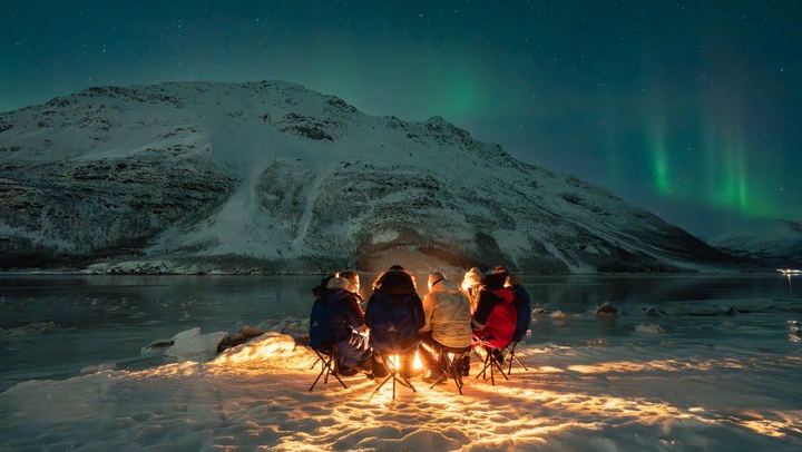 Tromso Northern Lights by Minibus with a Warm Dinner and Free Photos (1/12)
