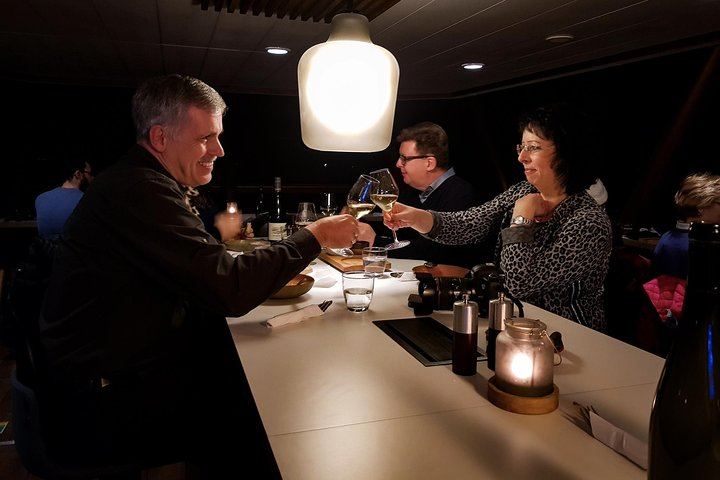 Kreuzfahrt zur Beobachtung des Polarlichts von Tromsø mit einem dreigängigen Abendessen an Bord (2/12)