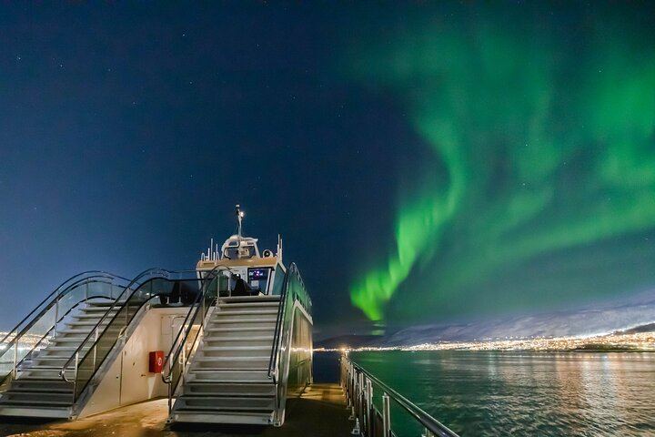 Kreuzfahrt zur Beobachtung des Polarlichts von Tromsø mit einem dreigängigen Abendessen an Bord (7/12)