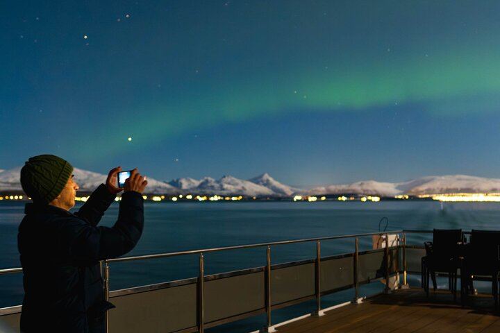 Elektrische Bootsfahrt durch die Fjorde von Tromsø zur Beobachtung des Polarlichts (7/11)