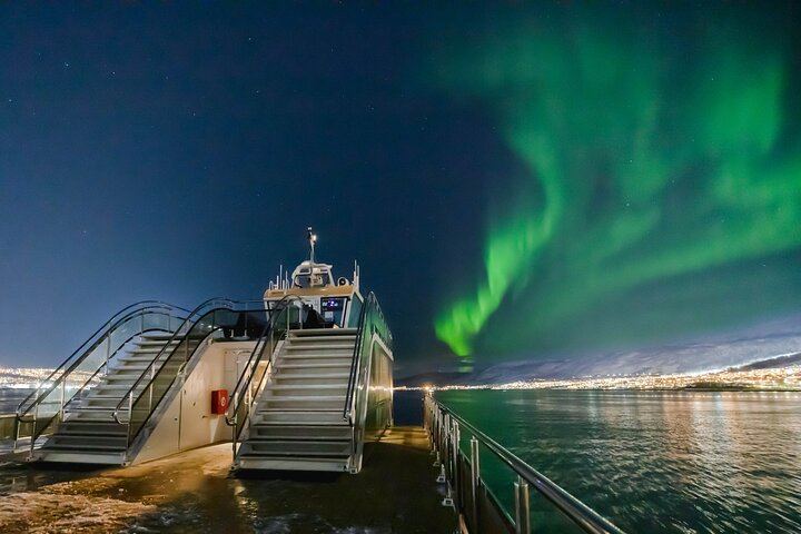 Elektrische Bootsfahrt durch die Fjorde von Tromsø zur Beobachtung des Polarlichts (4/11)