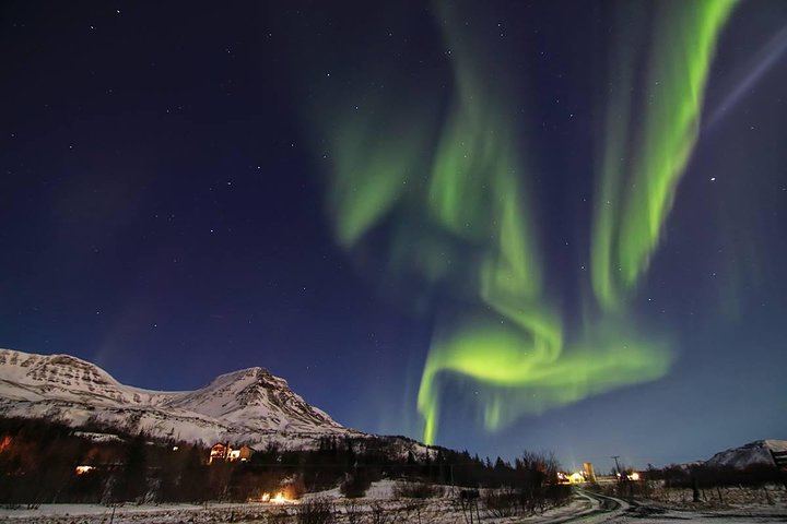 Reykjavik 4x4 Northern Lights Small Group Tour with a Photographer (6/12)