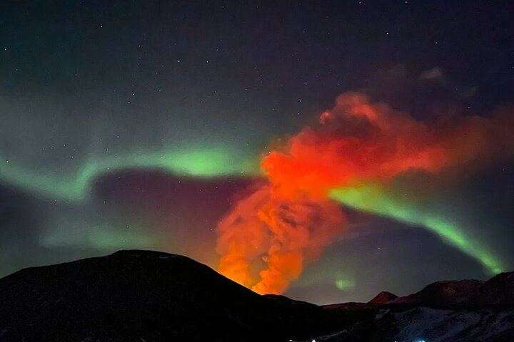 Active Volcano Hike and Northern Lights Night Tour from Reykjavík (1/5)