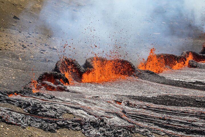 Active Volcano Hike and Northern Lights Night Tour from Reykjavík (4/5)