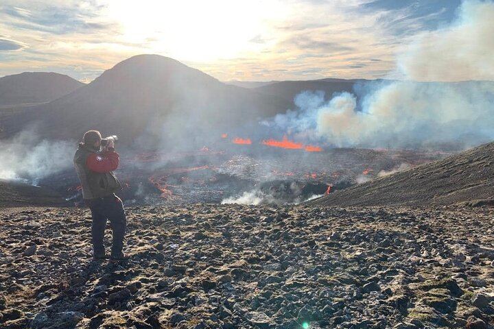 Active Volcano Hike and Northern Lights Night Tour from Reykjavík (2/5)