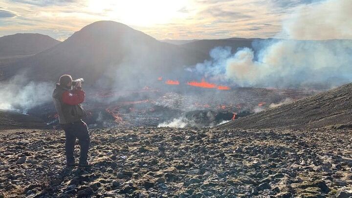 Active Volcano Hike and Northern Lights Night Tour from Reykjavík (2/5)