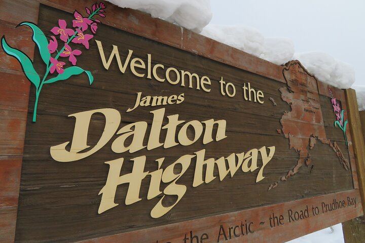 Arctic Circle Aurora Drive from Fairbanks on the Dalton Highway (3/12)