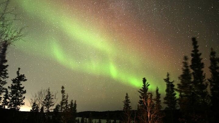 Yellowknife Aurora Chasing and Lodge Night at Madeline Lake (4/12)