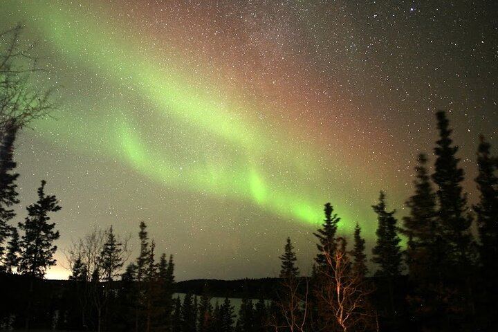 Yellowknife Aurora Chasing and Lodge Night at Madeline Lake (4/12)