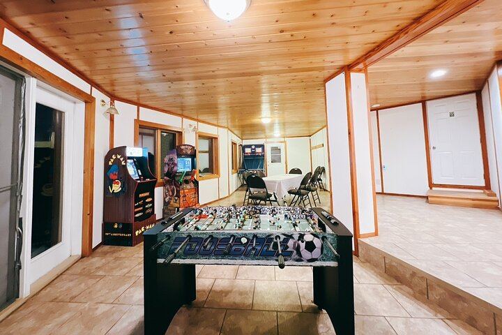 Yellowknife Aurora Chasing and Lodge Night at Madeline Lake (5/12)