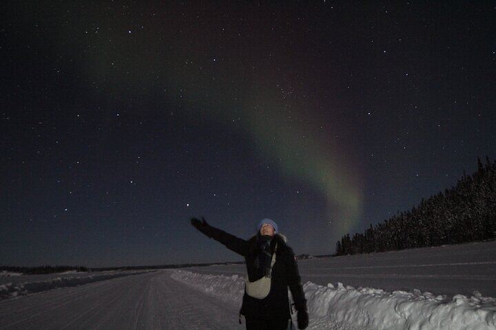 Yellowknife Aurora Hunting by Bus with Wilderness First Aid Guides (5/12)