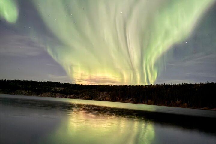 Yellowknife Aurora Hunting by Bus with Wilderness First Aid Guides (10/12)