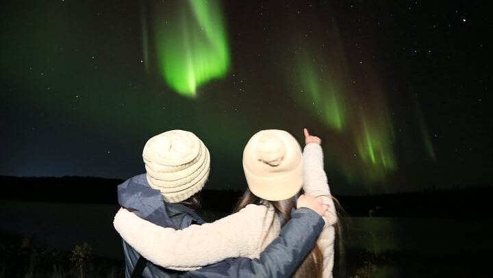 Northern Lights Bus Tour on the Ingraham Trail from Yellowknife (3/12)