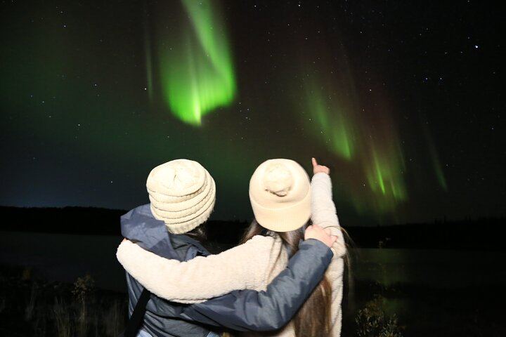 Northern Lights Bus Tour on the Ingraham Trail from Yellowknife (3/12)