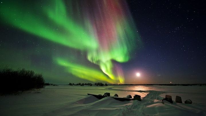 Yellowknife Aurora by Bus: Lake Hopping with Hotel Pickup