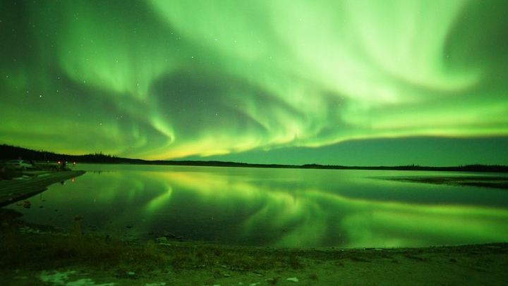 Yellowknife Aurora by Bus: Lake Hopping with Hotel Pickup (3/10)