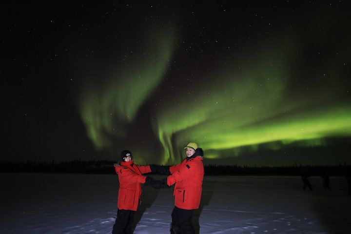 Yellowknife Aurora by Bus: Lake Hopping with Hotel Pickup (9/10)