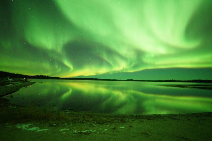 Yellowknife Aurora by Bus: Lake Hopping with Hotel Pickup (3/10)