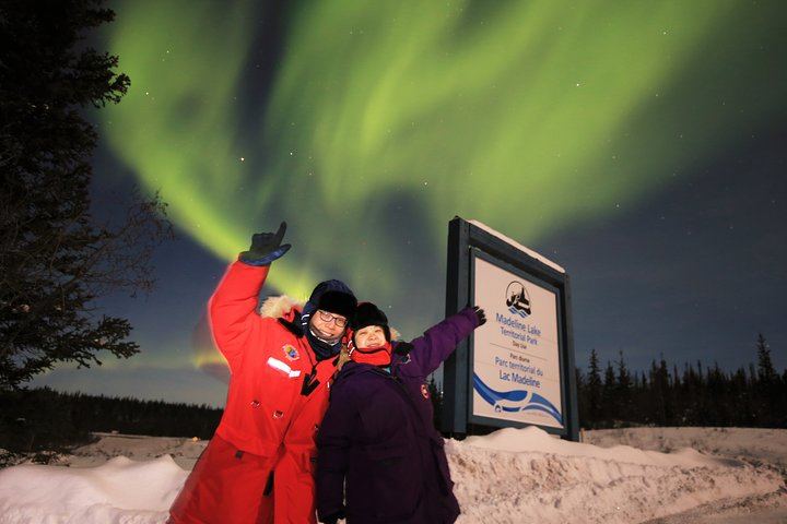 Yellowknife Aurora by Bus: Lake Hopping with Hotel Pickup (7/10)