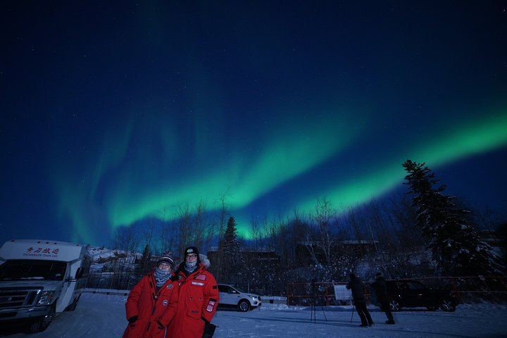 Yellowknife Aurora by Bus: Lake Hopping with Hotel Pickup (8/10)