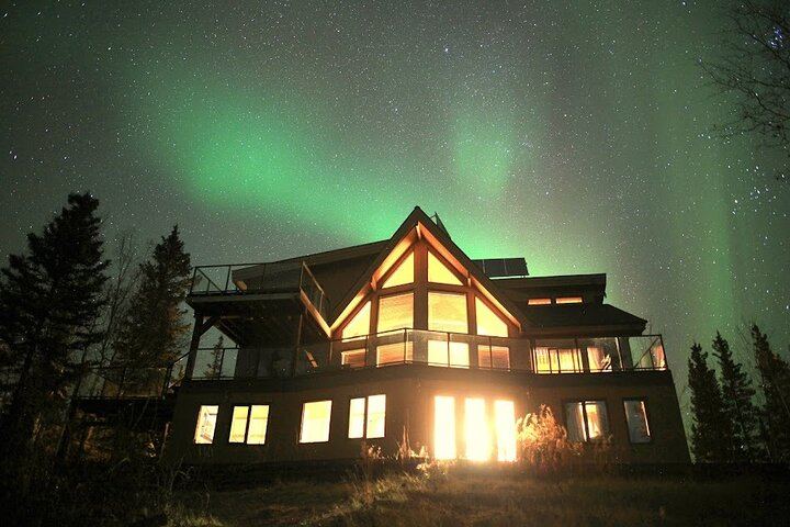 Yellowknife Winter Package: 5 Days, 4 Nights of Aurora and Day Trips (1/12)